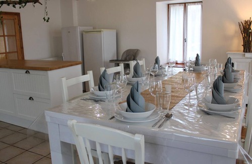 Montmoreau-Saint-Cybard Cottage | Maison spacieuse en pleine nature avec piscine, équipements de loisirs et randonnées à proximité