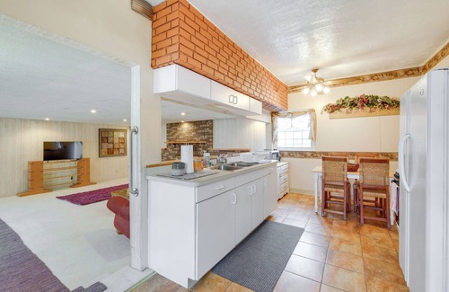 Maple Heights Appartement | Spacious Studio - 5 Mi to MGM Northfield Park!