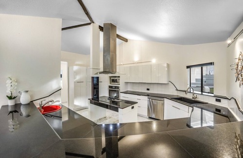 Kaneohe Villa | Spacious Studio Suite With Office (Unit A)
