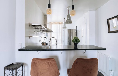 Levallois-Perret Appartement | Spacious&Stylish 2BD Apartment for 4