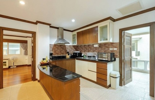 Karon Appartement | Appartement de niveau exécutif spacieux et élégant