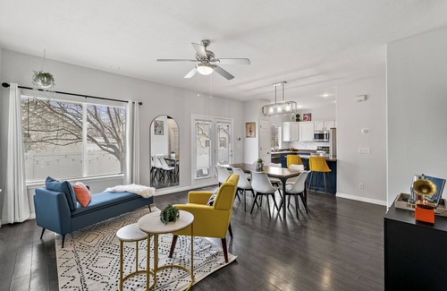 South Jordan Maison | Spacious, Stylish, & Perfect for Families! Centrally Located Near Everything!