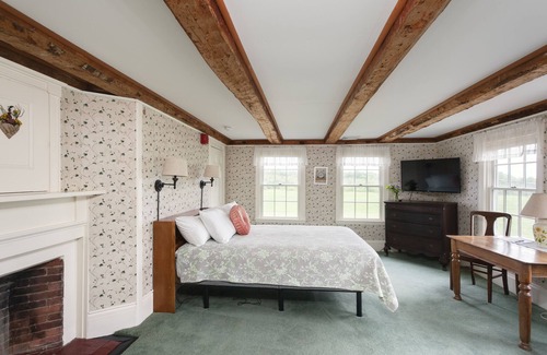 North Berwick Hôtel | Bright & Sunny 2 room suite w/private bath- Unit 2-Abbott Brook Inn