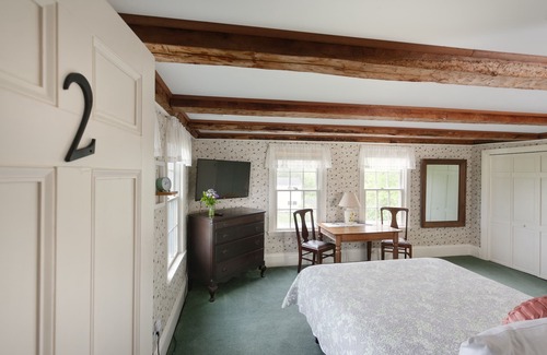 North Berwick Hôtel | Bright & Sunny 2 room suite w/private bath- Unit 2-Abbott Brook Inn