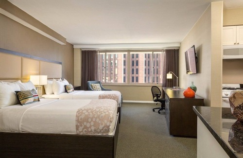 Logan Square Hôtel | Spacious Suite with Kitchen | City Views | Rooftop Pool | Pet-Friendly