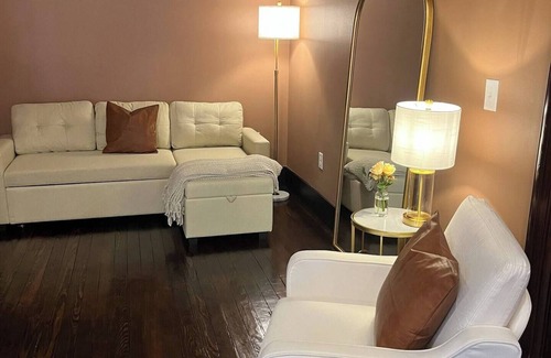 Marshall Appartement | SPACIOUS suite with AC and WiFi in charming historical downtown Marshall, TX