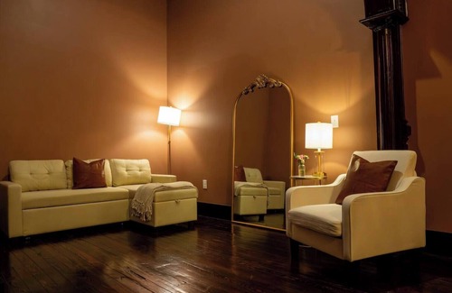 Marshall Appartement | SPACIOUS suite with AC and WiFi in charming historical downtown Marshall, TX