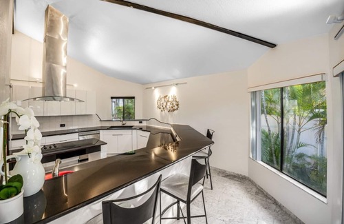 Kaneohe Villa | Spacious Suite With Office (Unit A)
