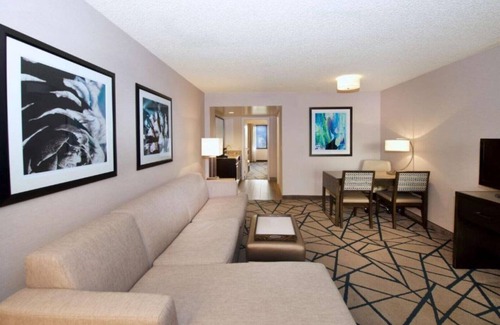 Greenway Maison | Spacious suites near Washington Square
