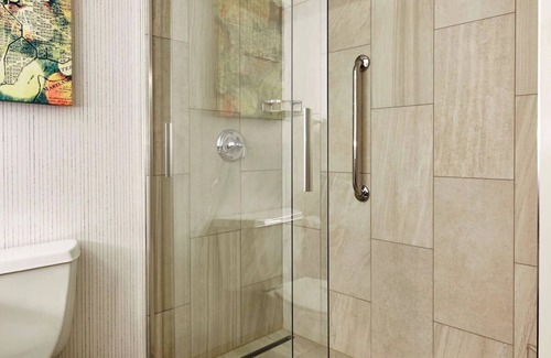 Friendship Heights Hôtel | Spacious Suites with Metro Access | Hotel Unit w/ Pool & Near Metro