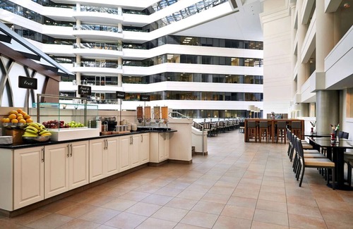 Friendship Heights Hôtel | Spacious Suites with Metro Access | Hotel Unit w/ Pool & Near Metro