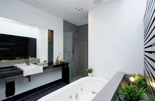 Whangapoua Maison | Spacious sun-drenched family living