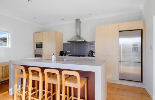 Akaroa Maison | Spacious Sunny Family Home in Akaroa