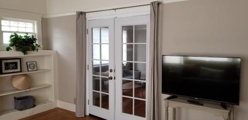 Piedmont Maison | Spacious, Sunny House in Berkeley/Oakland Rockridge