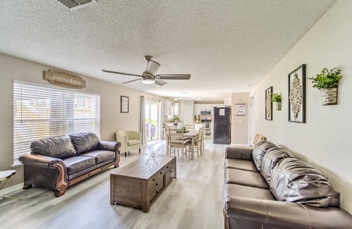 Spring Hill Maison | Spacious Sunshine Estate*Pool*Beaches*Near Springs