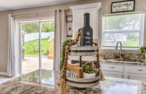 Spring Hill Maison | Spacious Sunshine Estate*Pool*Beaches*Near Springs