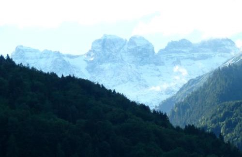 Val d'Illiez Lit Et Petit-Déjeuner | Spacious Swiss Alpine Chalet for Nature Lovers