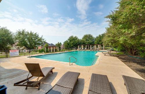 Sunnyvale Maison | Spacious Texas Retreat with Community Pool