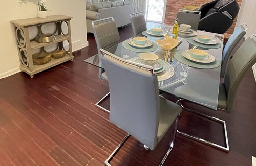 Dam East - West Maison | *Spacious Townhome* 5 min to light rail & shops