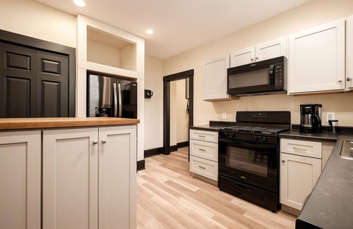 Livingston Park Maison | Spacious townhome near German Village 8 Beds