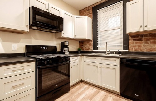 Livingston Park Maison | Spacious townhome near German Village 8 Beds