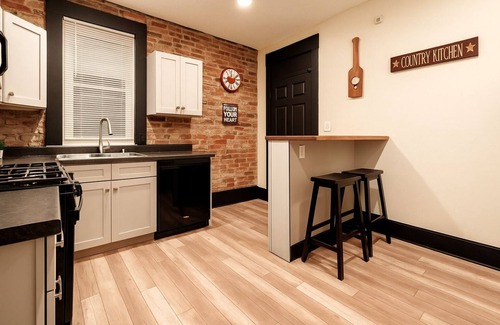 Livingston Park Maison | Spacious townhome near German Village 8 Beds