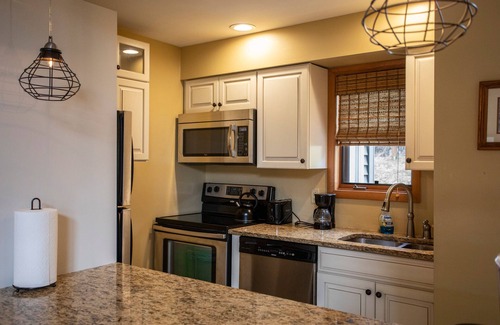 Ellicottville Maison | SPACIOUS TOWNHOME, GREAT SLOPE VIEWS - PERFECT FOR YOUR OUTDOOR GETAWAY!