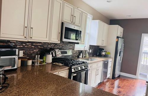 Roxborough-Manayunk Maison | Spacious townhouse with fenced yard and 3 outdoor spaces