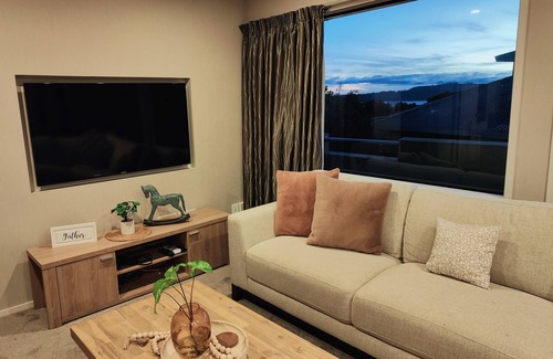 Richmond Heights Maison | Spacious & Tranquil - 5min town *No Service Fee*