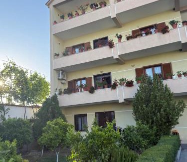 Kamez Maison | Spacious Triple Room with Balcony