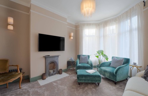Thornton Appartement | Spacious two bedroom maisonette with private garden in Balham by UnderTheDoormat