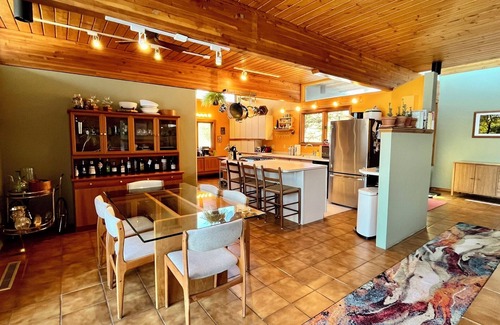 Weare Maison | Spacious, unique home w/ mountain views. Enjoy pool in summer, skiing in winter!