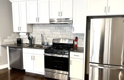 Grand Boulevard Appartement | Spacious unit in historic gem