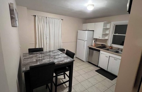 Eastside Appartement | Spacious University area 2 bedroom apartment 1 mile from SU. Parkside view!