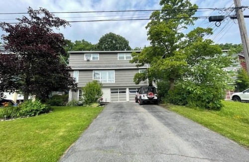 Eastside Appartement | Spacious University area 2 bedroom apartment 1 mile from SU. Parkside view!