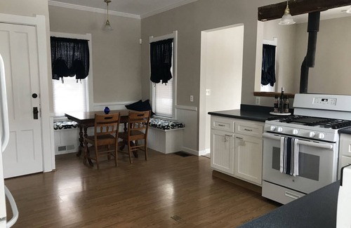 Clifton Springs Maison | Spacious updated private home, quiet neighborhood, walk to downtown.