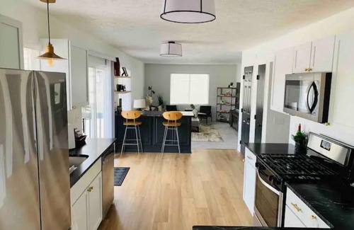 Bellevue Maison | Spacious updated CWS/Corporate rental 4 BR|2.5 BA