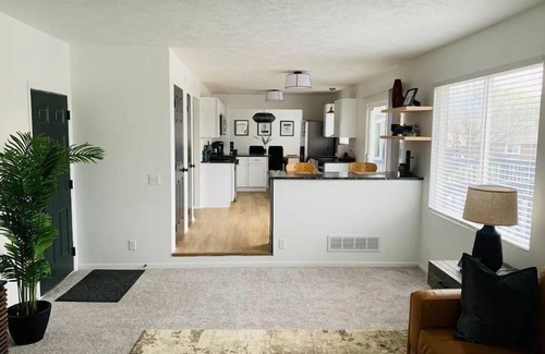 Bellevue Maison | Spacious updated CWS/Corporate rental 4 BR|2.5 BA