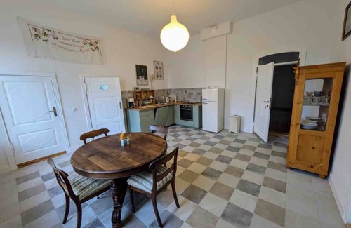Ehmkenhagen Appartement | Spacious vacation apartment in a small, charming manor house!