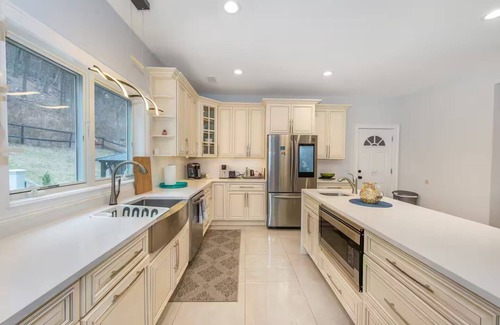 Wantage Maison | Spacious Vernon retreat home