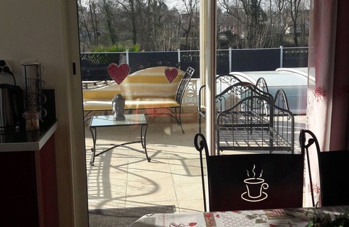 Fragnes-la-Loyere Villa | Villa spacieuse avec piscine au bord du canal