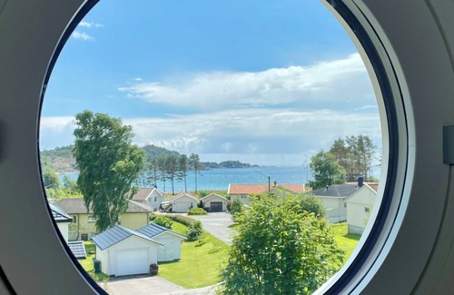 Spangereid Maison | Villa spacieuse et familiale, grand jardin, près de l'aire de jeux, de la plage et du terrain de football