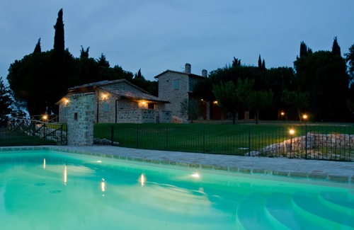 Gualdo Cattaneo Villa | Appartement dans villa avec piscine, grand jardin, terrasse privée, barbecue, ping-pong