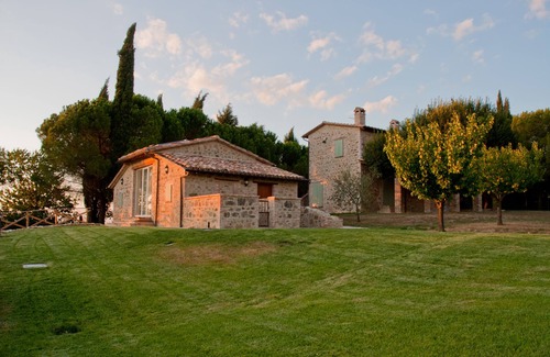 Gualdo Cattaneo Villa | Appartement dans villa avec piscine, grand jardin, terrasse privée, barbecue, ping-pong
