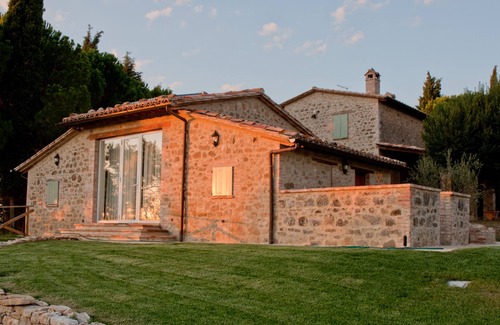 Gualdo Cattaneo Villa | Appartement dans villa avec piscine, grand jardin, terrasse privée, barbecue, ping-pong
