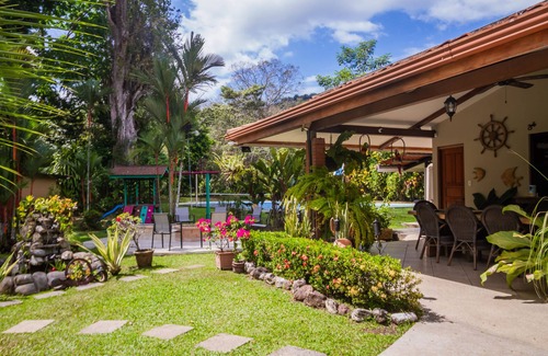 Jaco Maison | Spacious villa-like home with private pool, tennis, basketball, grill, & patio