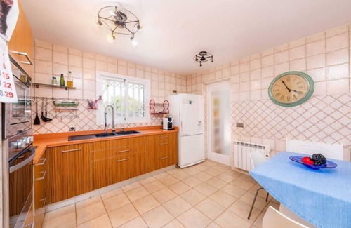 Tolleric Maison | Villa Malena, vue sur mer et montagnes, Wi-Fi, balcon, terrasse, jardin, piscine, parking