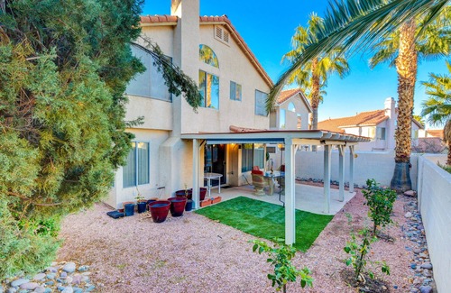 Green Valley North Villa | Spacious villa w/ 4 bdrms and 3 full bthrms with a L byrd, c patio, 2 car garage