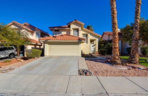Green Valley North Villa | Spacious villa w/ 4 bdrms and 3 full bthrms with a L byrd, c patio, 2 car garage