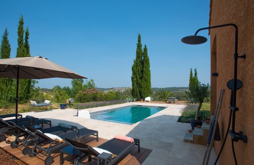 Saint-Chinian Villa | Villa magnifiquement située, entre Saint Chinian et Assignan. Piscine chauffable